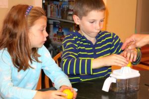 Max & Anna squeezing lemon juice