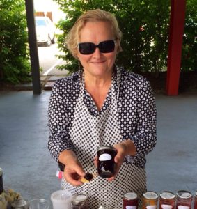 Marguerite selling her jam at the farmer's market.